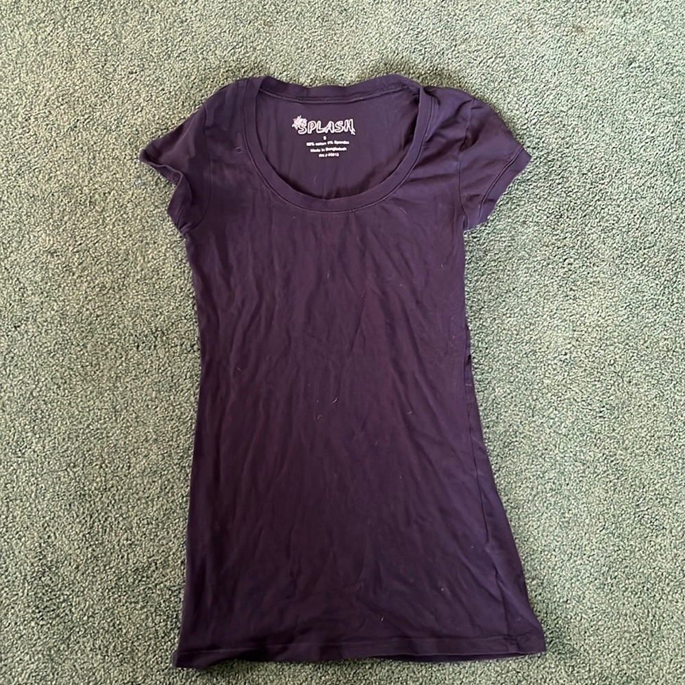 Basic scoop neck tshirt in Navy Blue. Women’s Size Small.